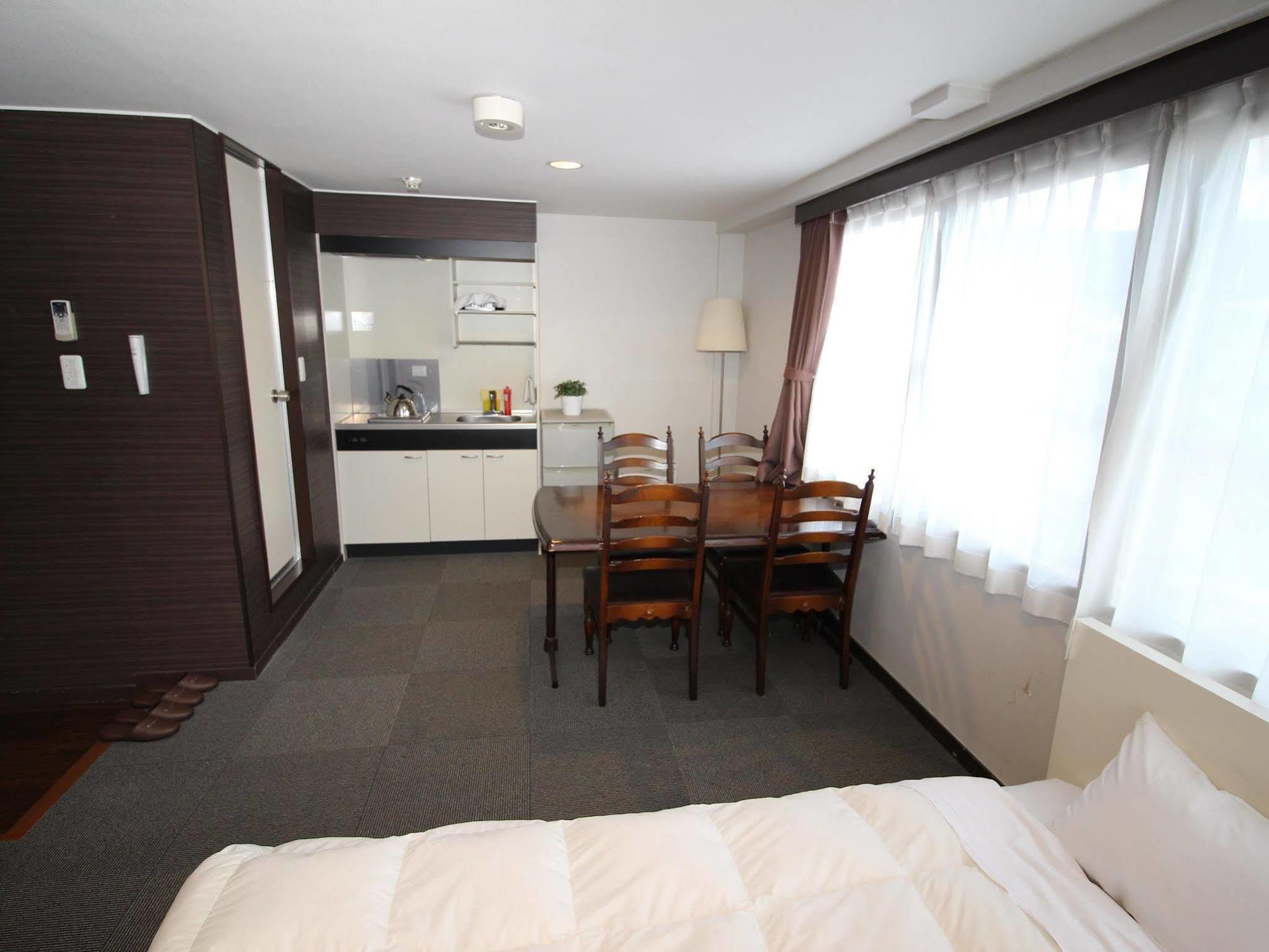 Hotel Chrysantheme Kyoto Bagian luar foto