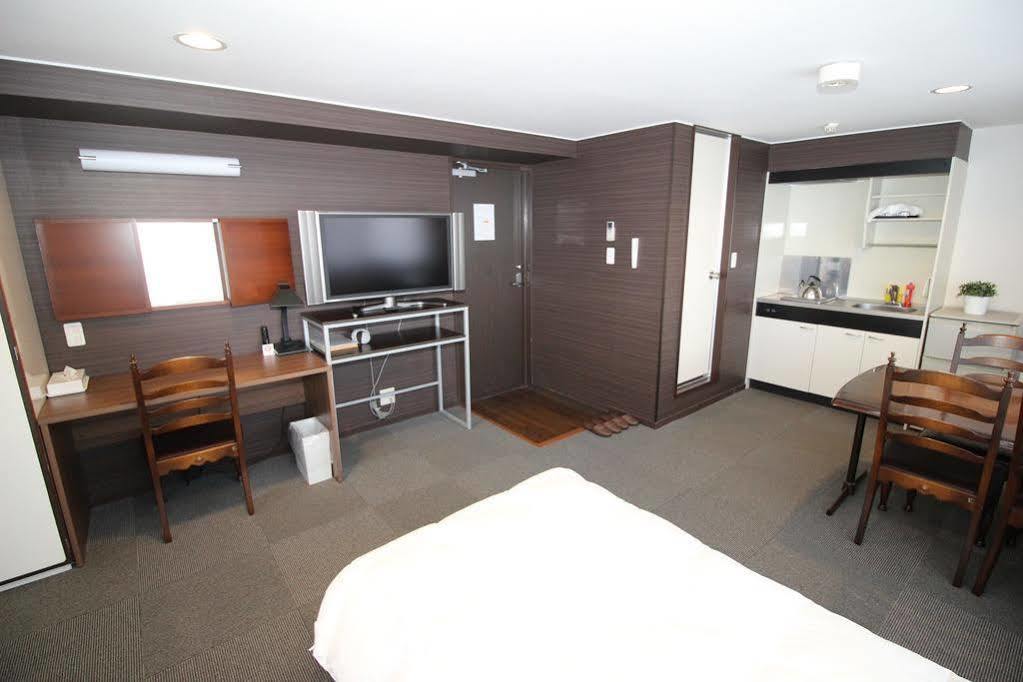 Hotel Chrysantheme Kyoto Bagian luar foto