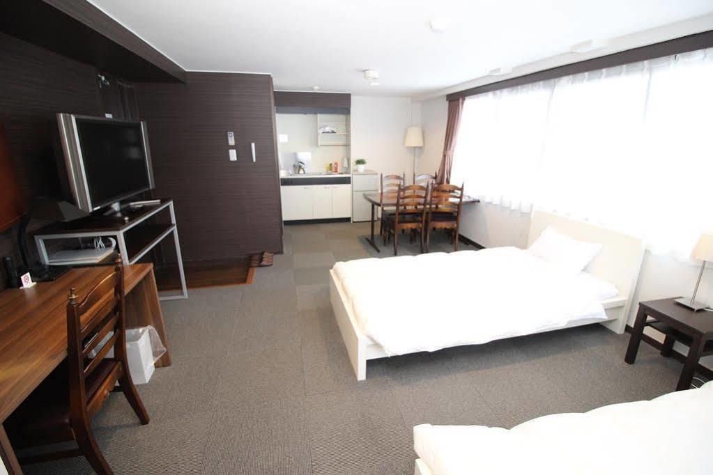 Hotel Chrysantheme Kyoto Bagian luar foto